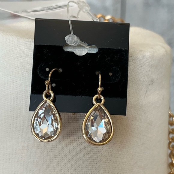 18” Chunky Teardrop Rhinestone Multi Tier Gold Tone Necklace Set with Earrings - Picture 14 of 14